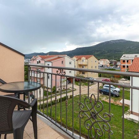 Villa Apartments Kordic Kaštela Exteriér fotografie